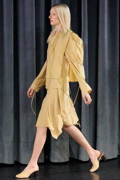 Look 25